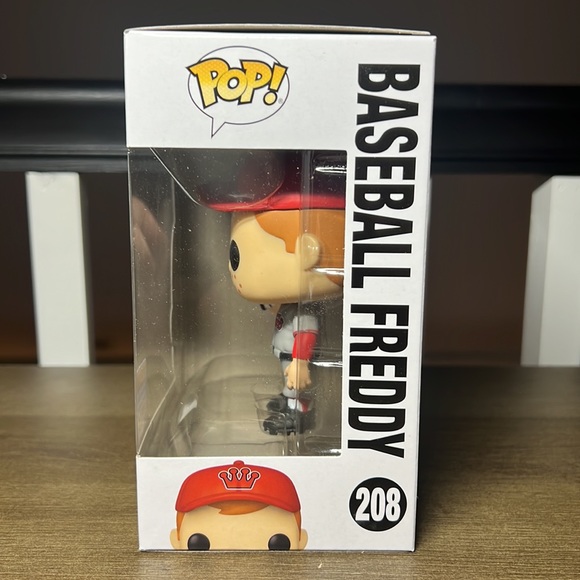 Funko POP! Freddy Funko, Baseball Freddy 208 - Picture 5 of 7